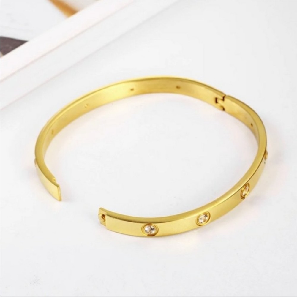 NEW 18K YELLOW GOLD ROUND DIAMOND BANGLE BRACELET - Picture 3 of 5